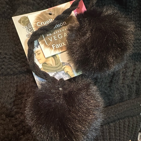 D&Y Black Ponytail Acrylic Knit Beanie Hat & Snood Vegan Faux Fur Poms Unisex - Picture 10 of 10